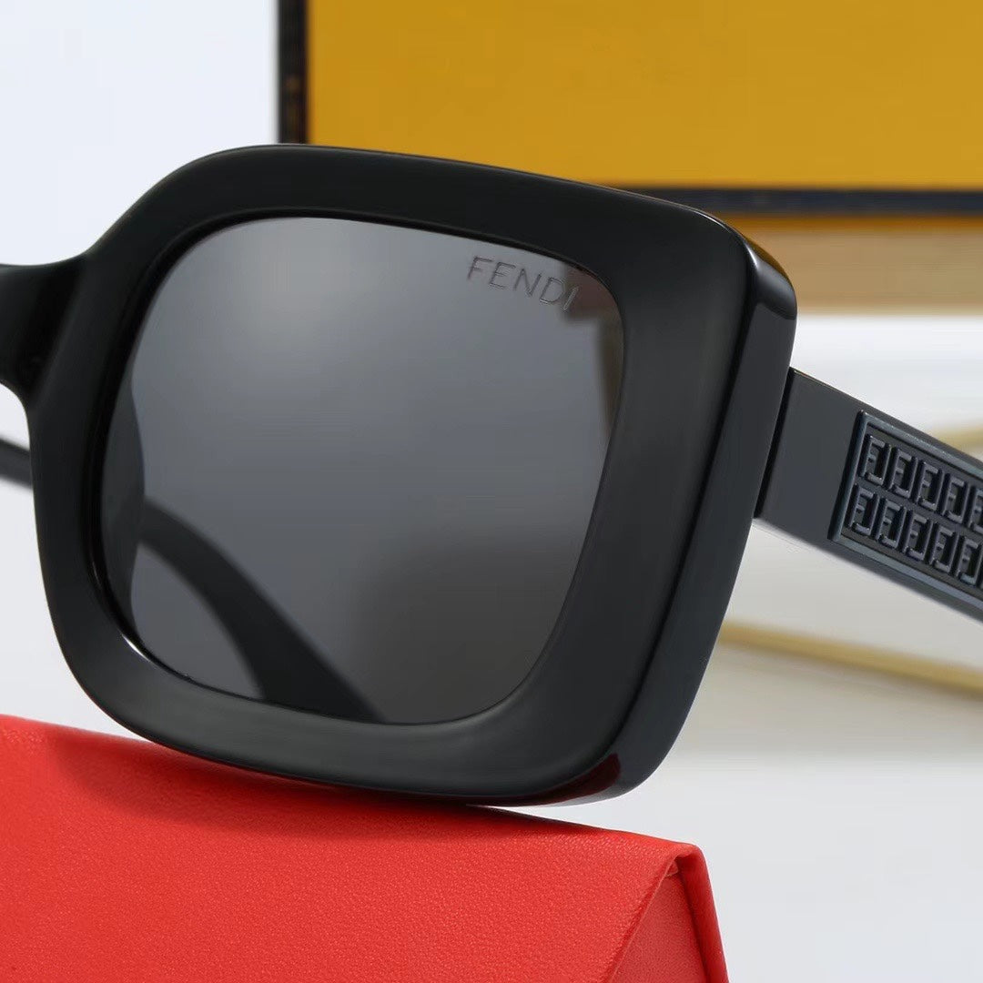 Gafas de sol con montura cuadrada