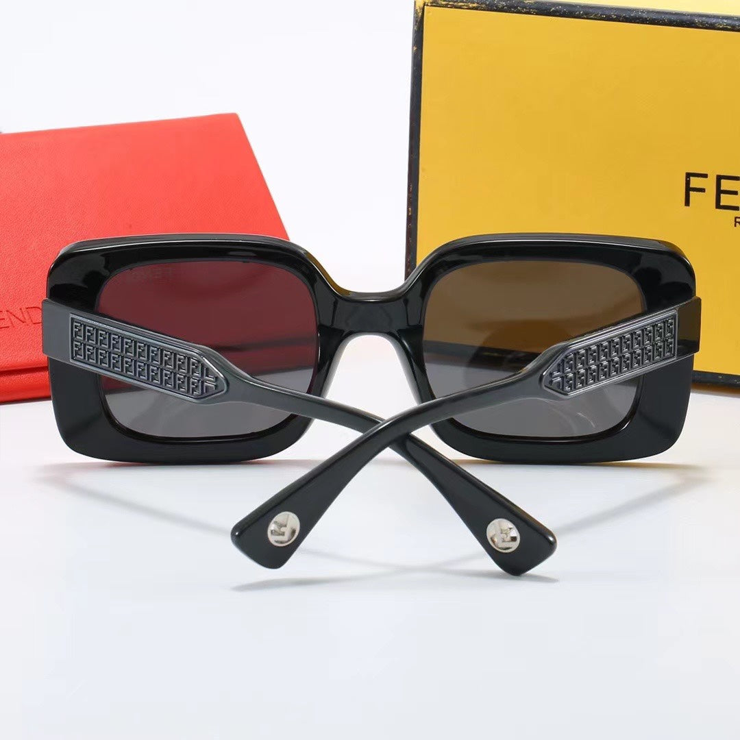 Gafas de sol con montura cuadrada