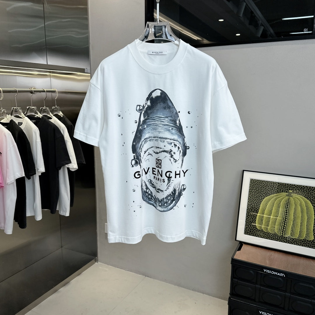 Camiseta con estampado de tiburón