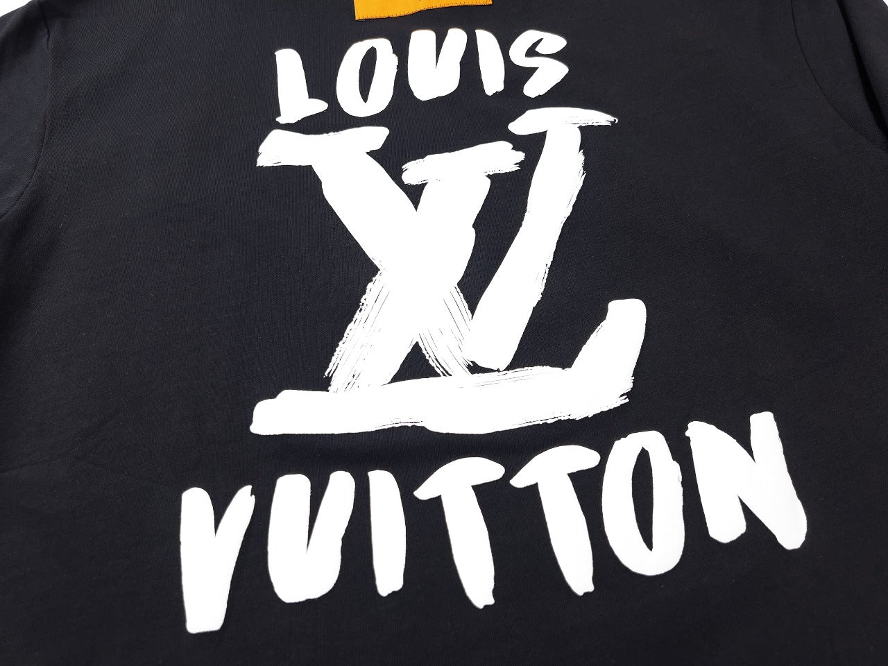 Camiseta con estampado clásico en la parte delantera y trasera