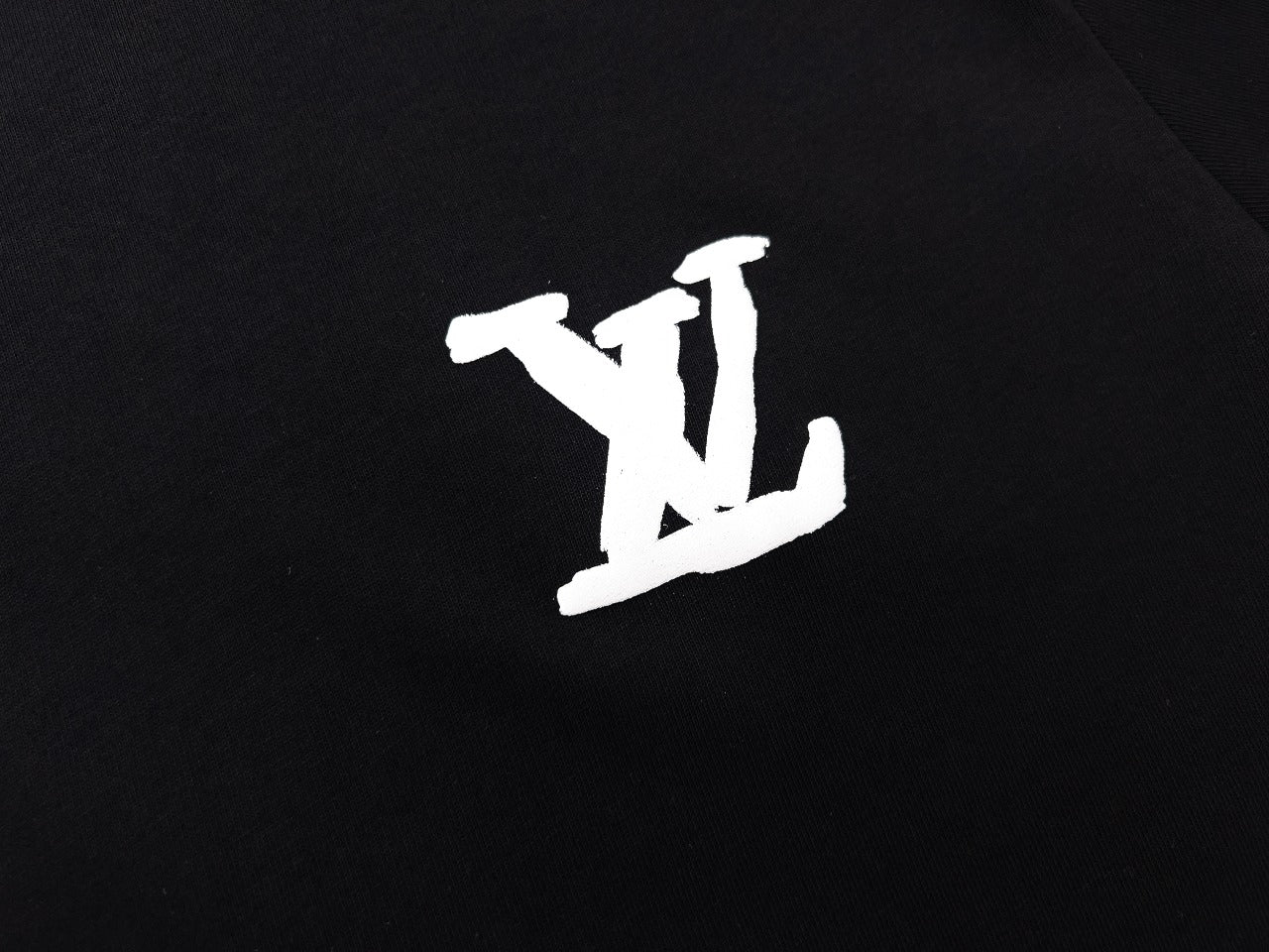 Camiseta con estampado clásico en la parte delantera y trasera