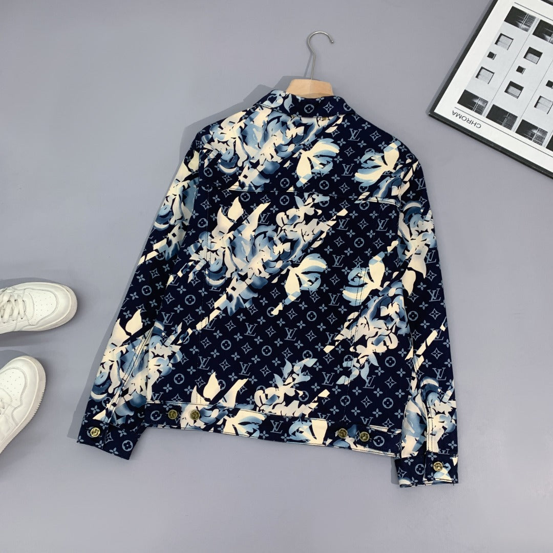 Chaqueta vaquera con estampado floral por todas partes