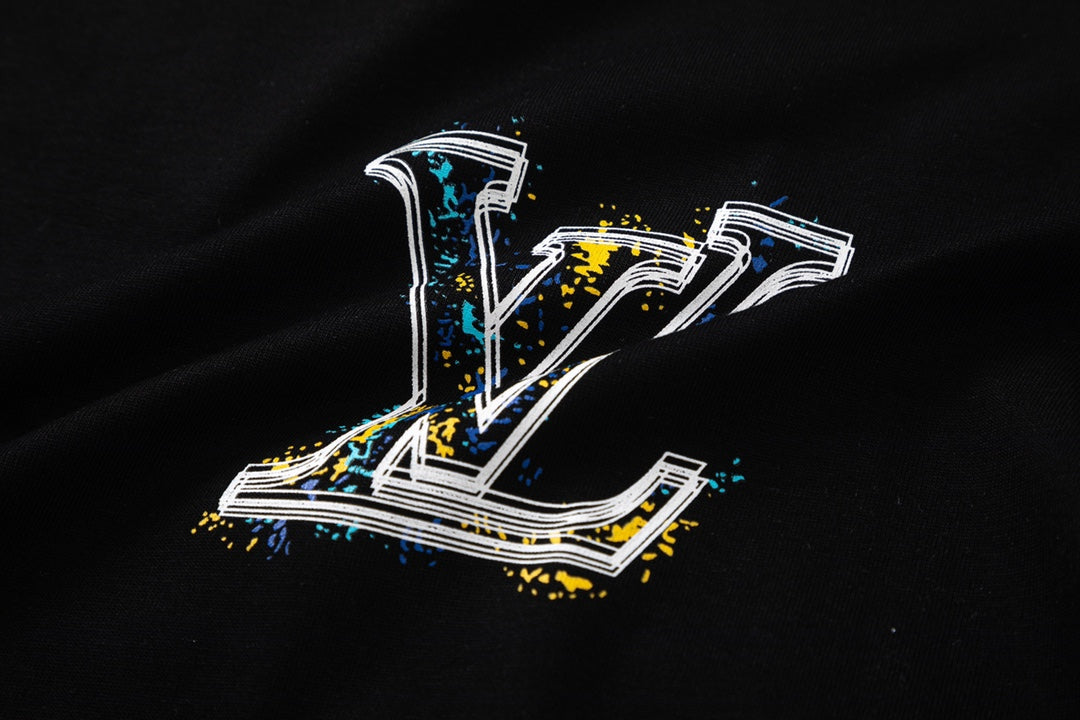 Camiseta con estampado de grafiti amarillo