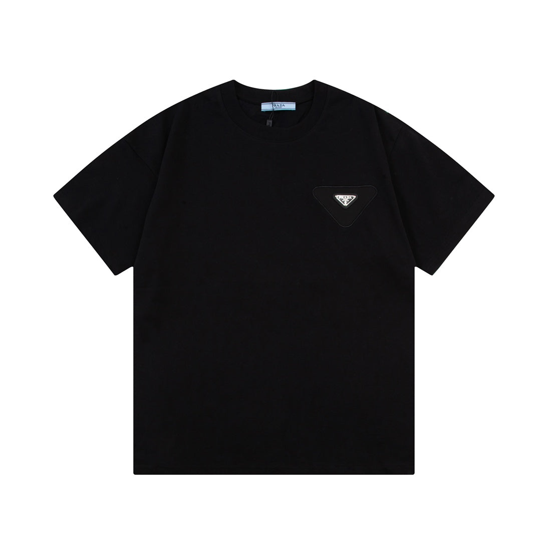 Camiseta con bordado de metal