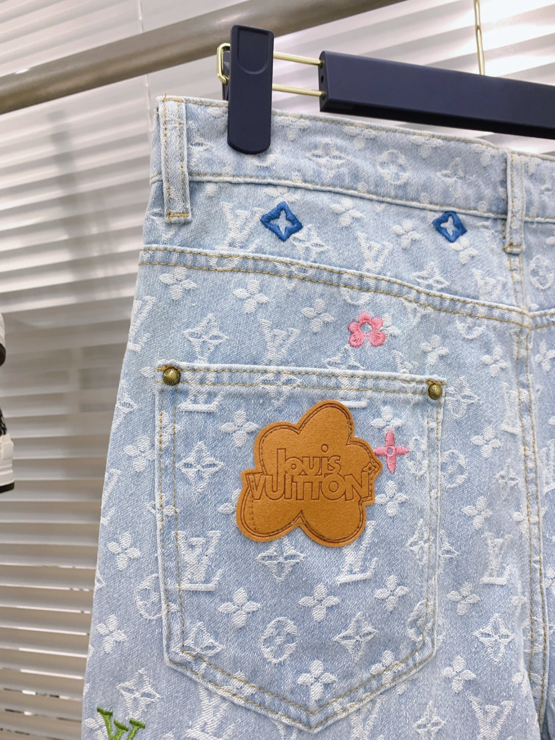 Pantalones cortos de mezclilla populares