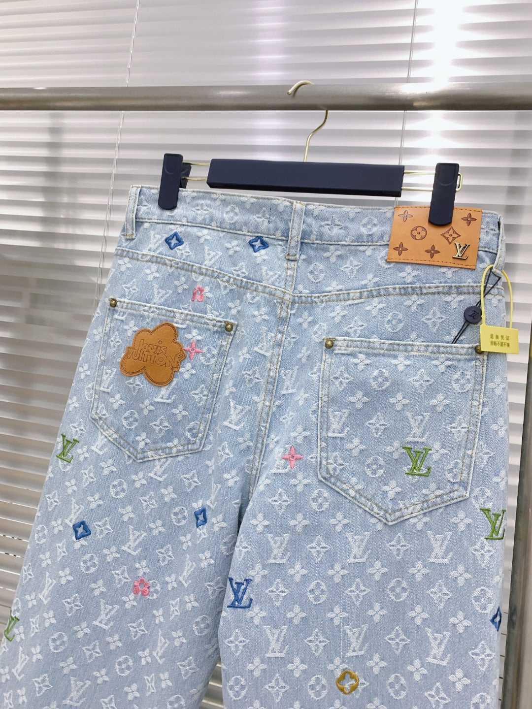 Pantalones cortos de mezclilla populares