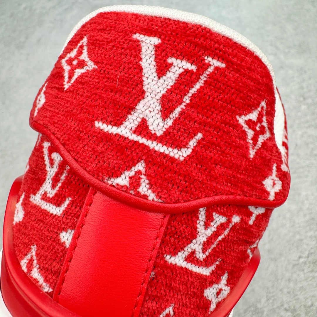 Zapatos clásicos rojos