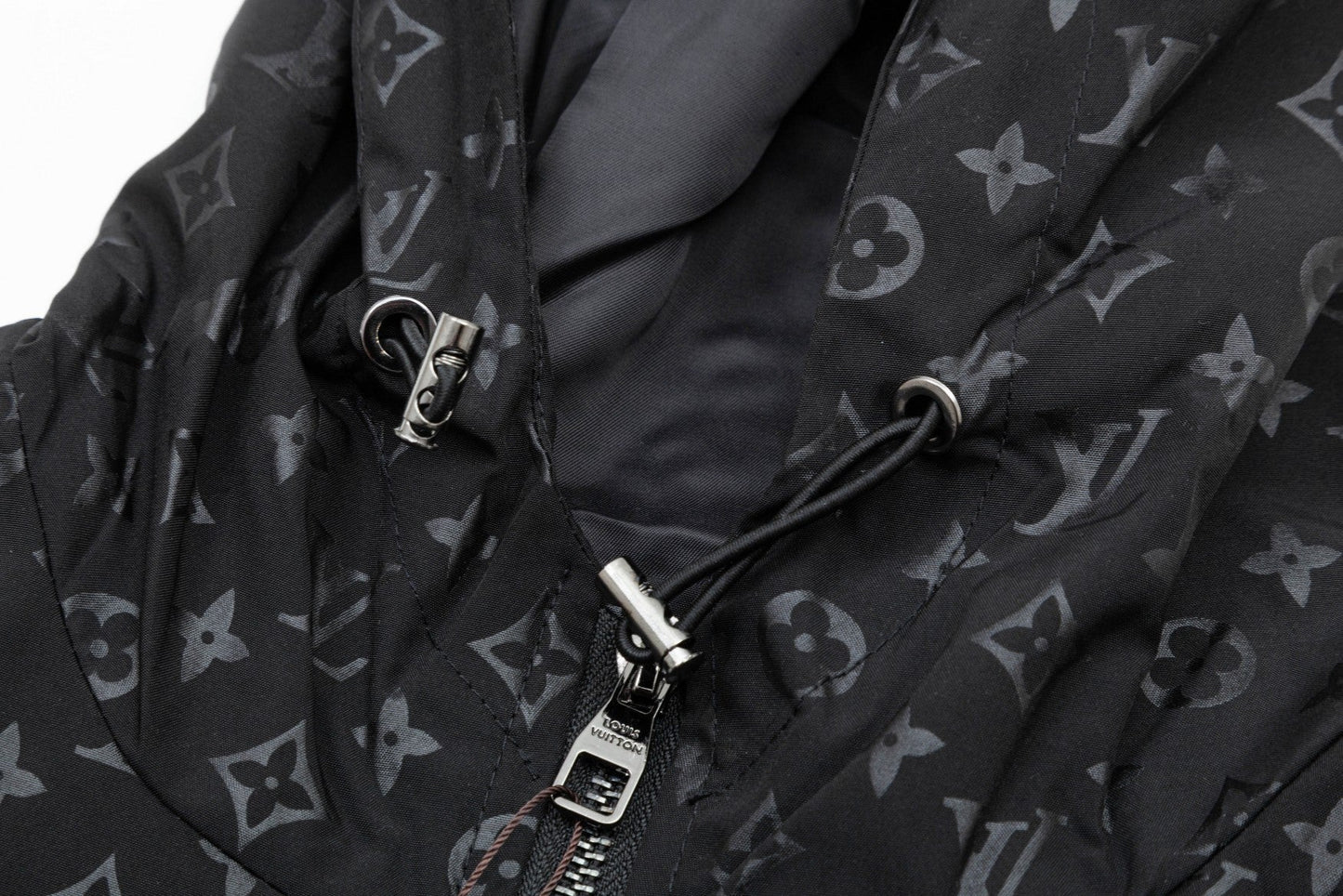 Chaqueta negra con estampado completo
