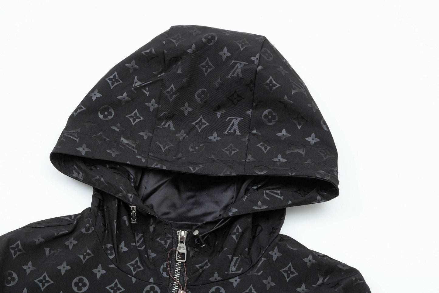 Chaqueta negra con estampado completo