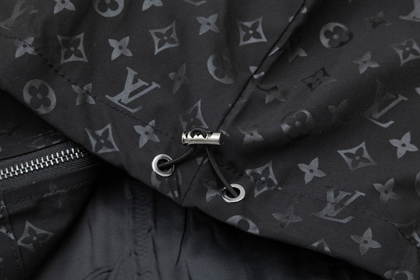 Chaqueta negra con estampado completo