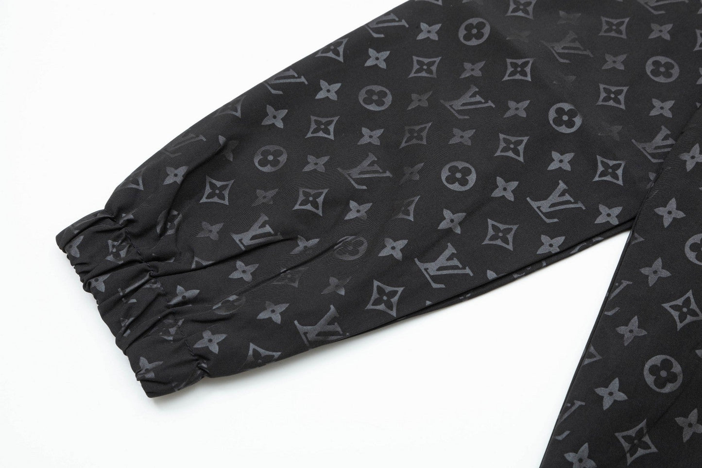 Chaqueta negra con estampado completo