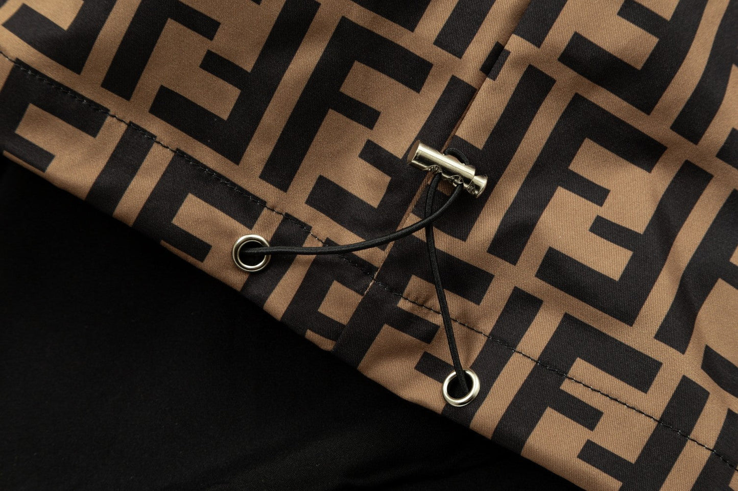 Cortavientos con estampado de gafas