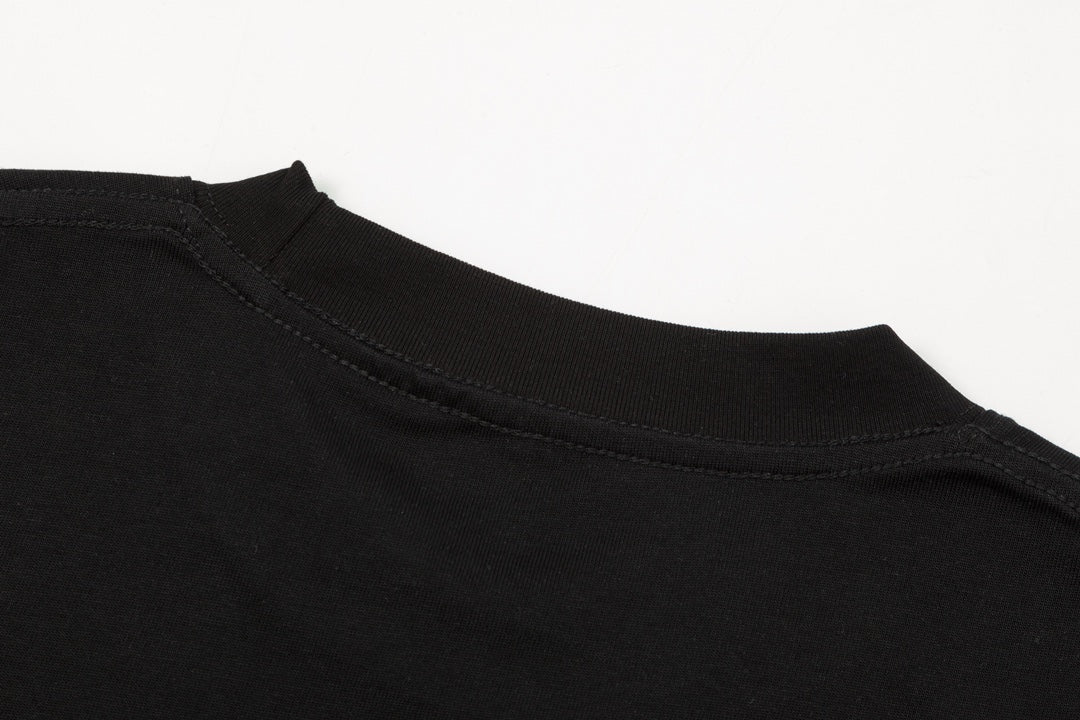Camiseta con estampado de letras dibujadas a mano