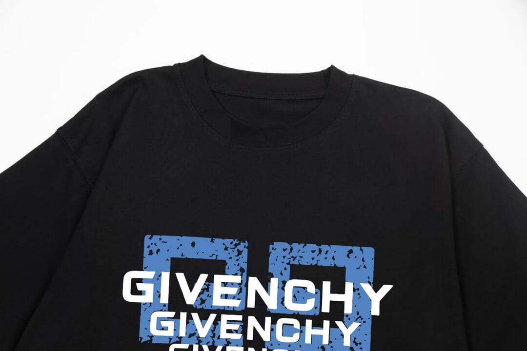 Camiseta con estampado de letras múltiples