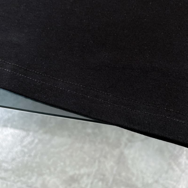 Camiseta con bolsillo utilitario
