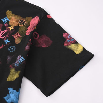 Camiseta con estampado artístico de lavado de tinta