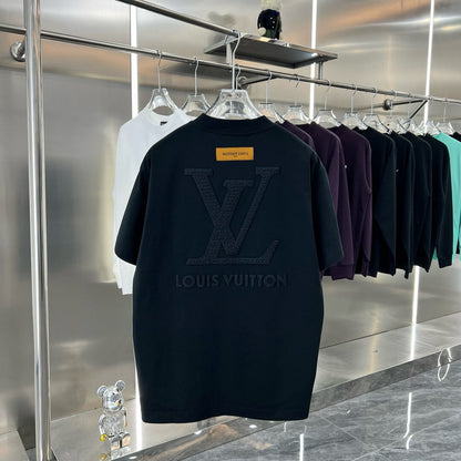 Camiseta bordada pequeña delantera y grande trasera