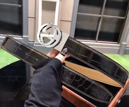 Cinturón de cuero brillante con estilo