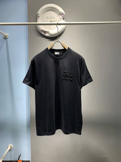 Camiseta con bordado de apliques