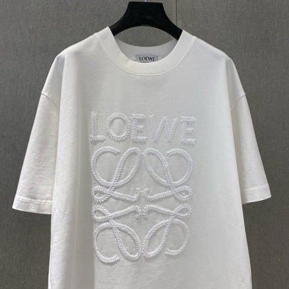 Camiseta con bordado exquisito