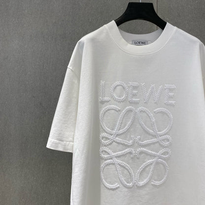 Camiseta con bordado exquisito