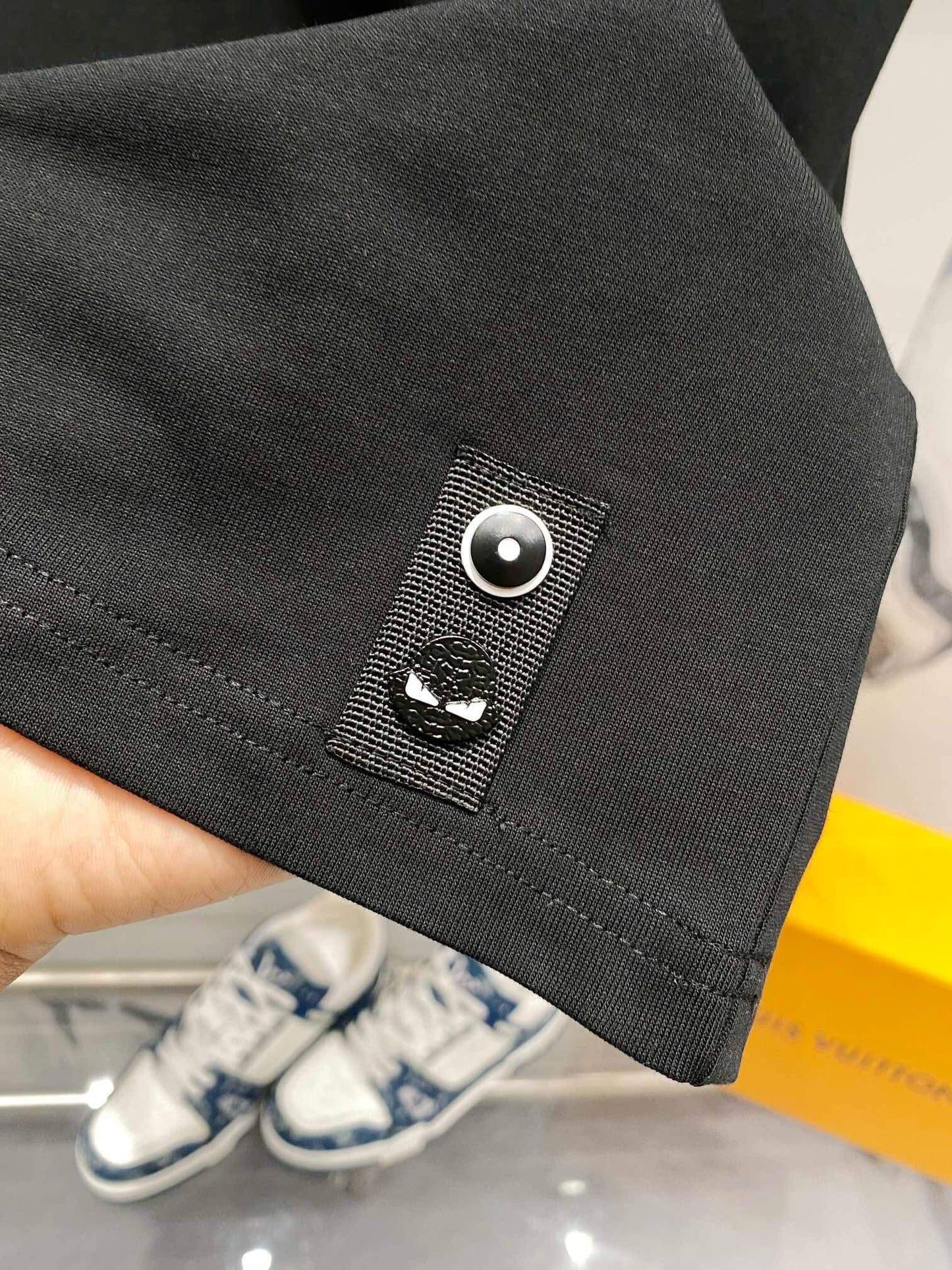 Camiseta con estampado de ojos