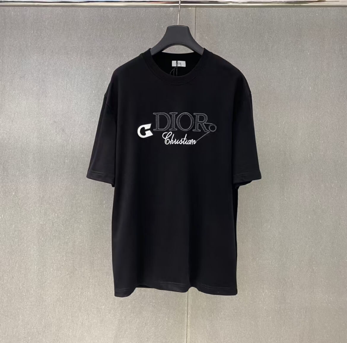 Nouveau t-shirt brodé