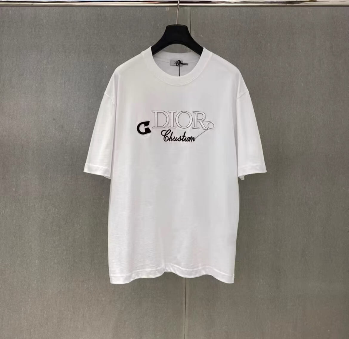 Nouveau t-shirt brodé