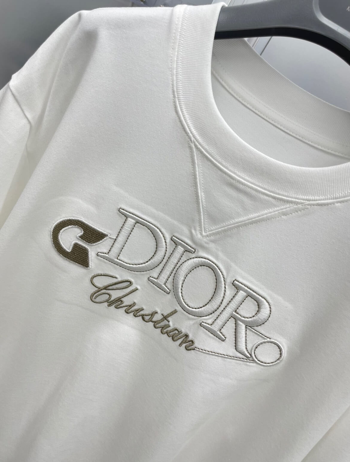 Nouveau t-shirt brodé