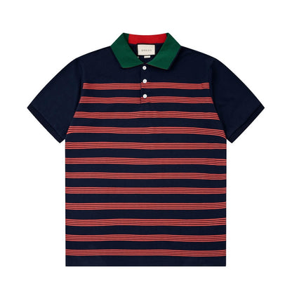 Polo de rayas de color en contraste