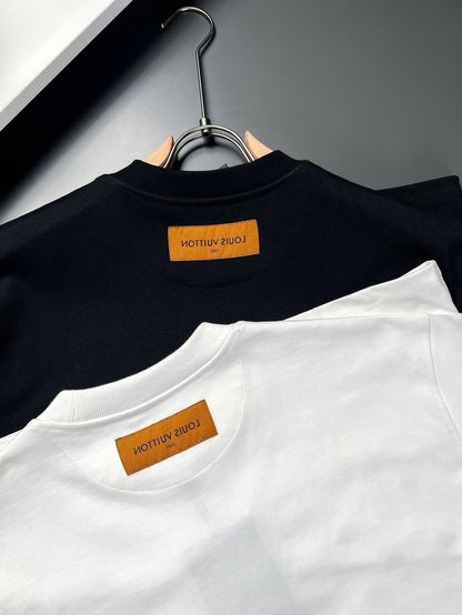 Camiseta bordada con avión