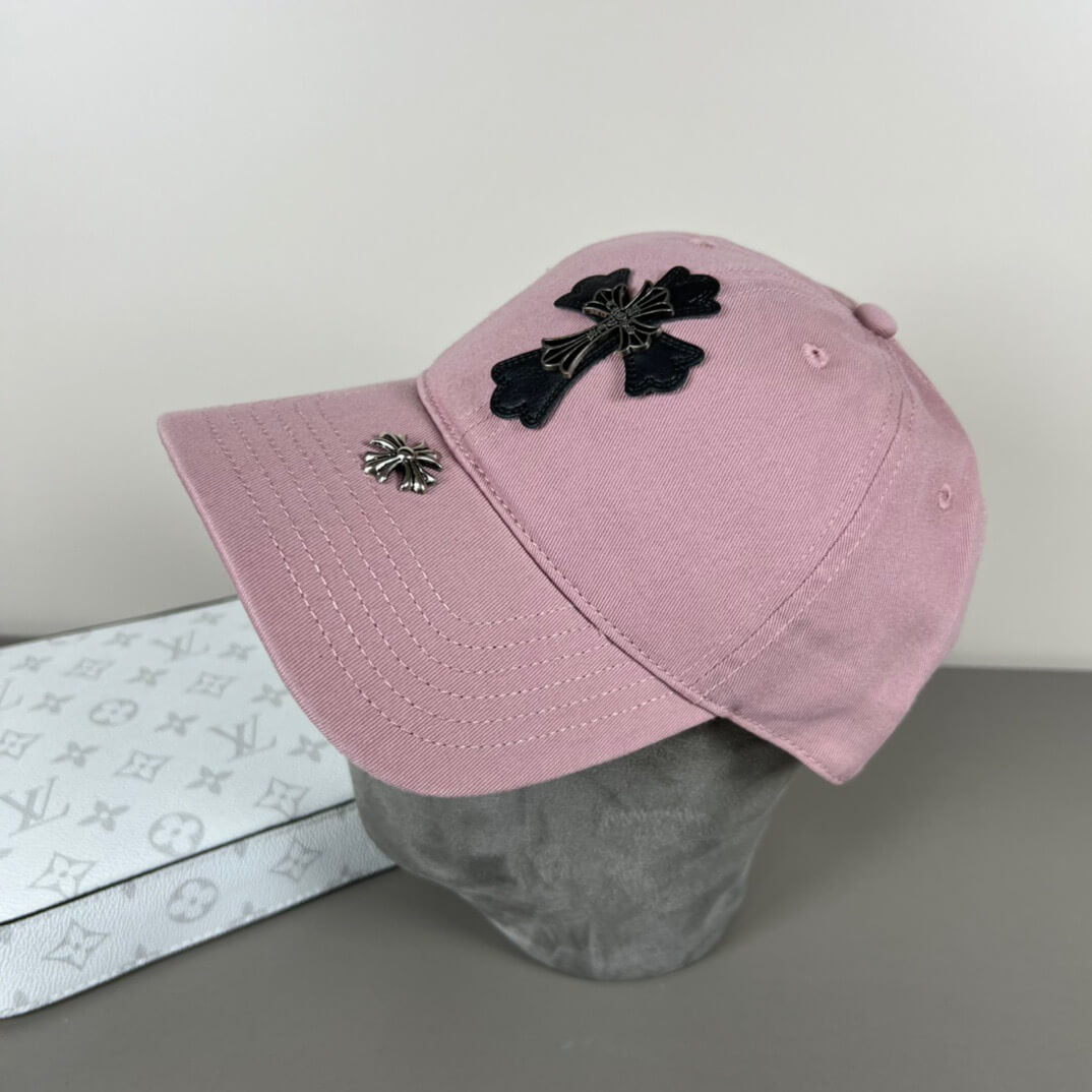 Gorra informal vanguardista decorada con metal