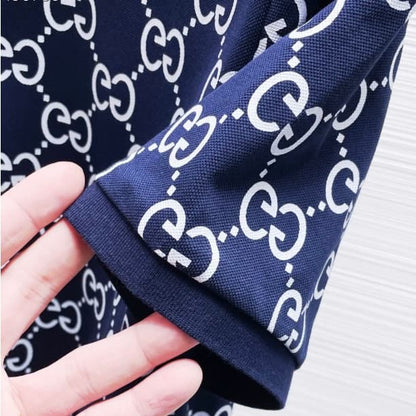 Polo clásico con estampado integral