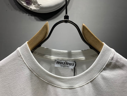 Camiseta con bordado de apliques