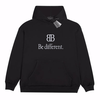 Sudadera con capucha con estampado diferente