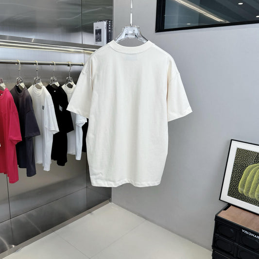 T-shirt avec lettres en relief 3D