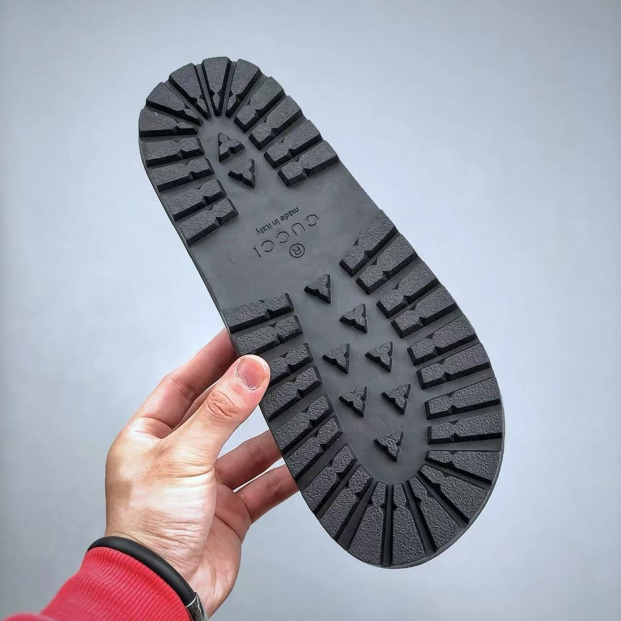Sandalias ligeras y de moda