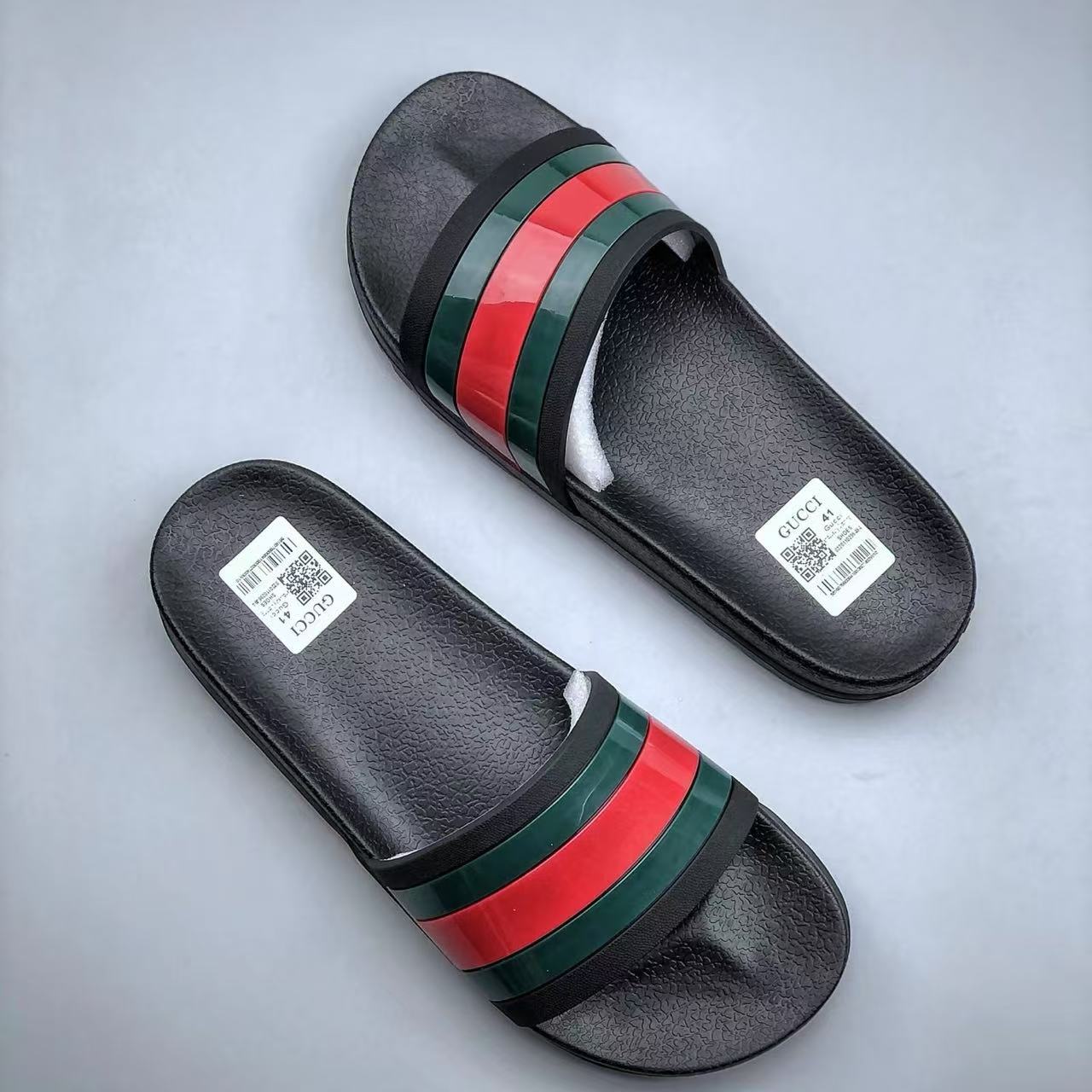 Sandalias ligeras y de moda