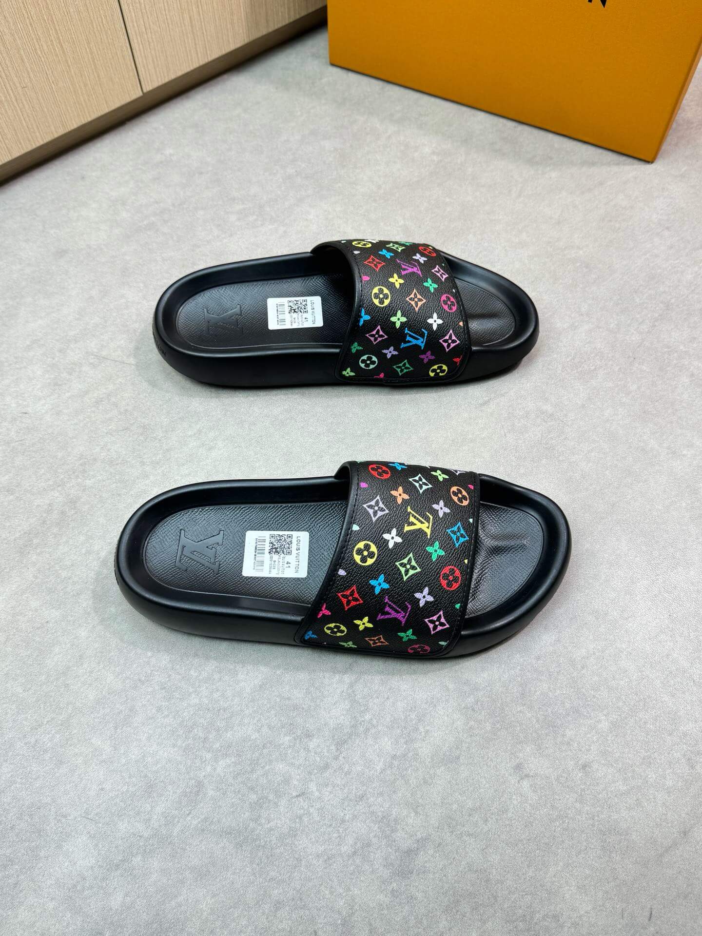 Pantuflas con estampado colorido