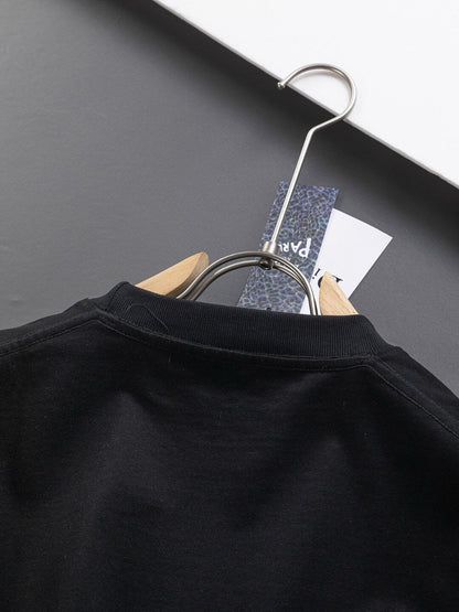 Camiseta con bordado de letras florales