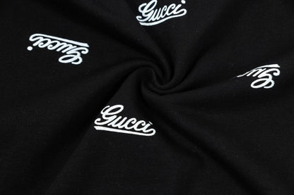 Camiseta con letras estampadas completas