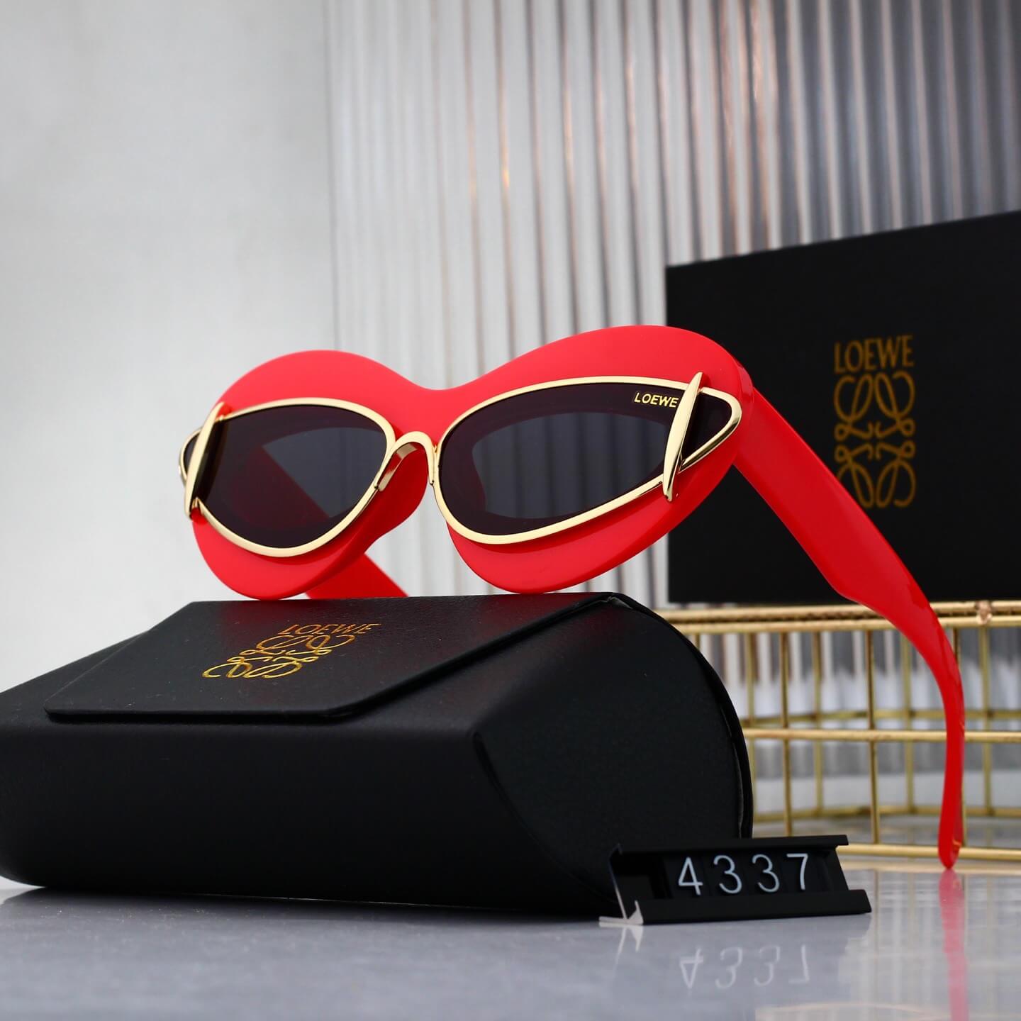 Gafas de sol retro modernas con marco de corazón incrustado