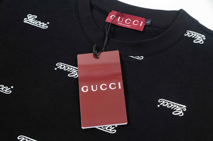 Camiseta con letras estampadas completas