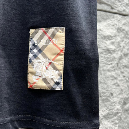 Camiseta clásica bordada con caballo de guerra