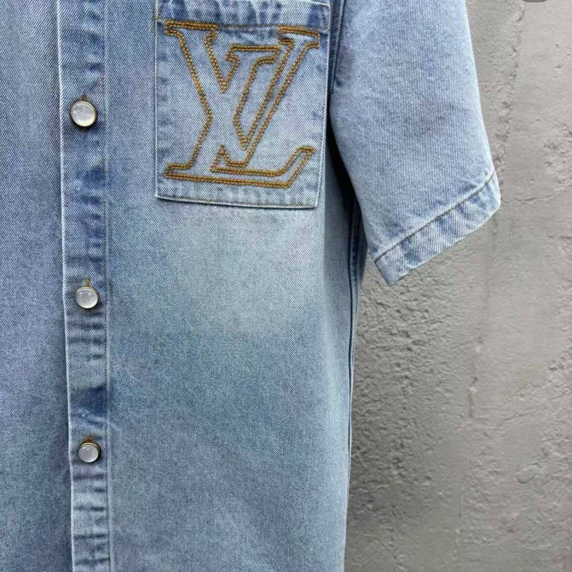 Camisa vaquera bordada con letras de bolsillo