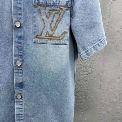 Camisa vaquera bordada con letras de bolsillo