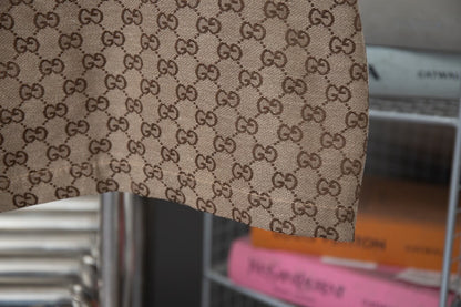 Camiseta marrón con estampado integral