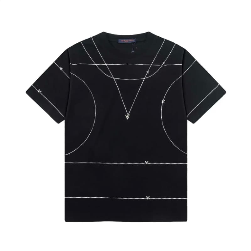 Collier et t-shirt à accents métalliques de la ligne 2025