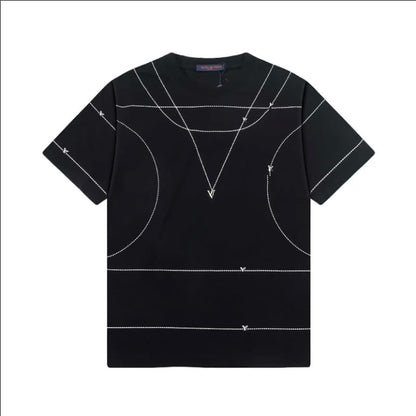 Collier et t-shirt à accents métalliques de la ligne 2025