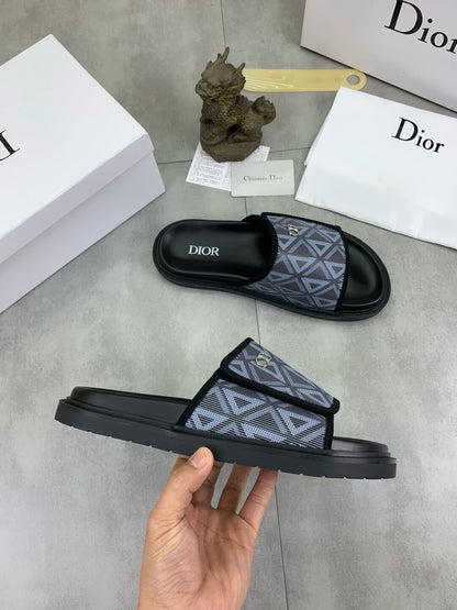 Zapatillas con letras de metal